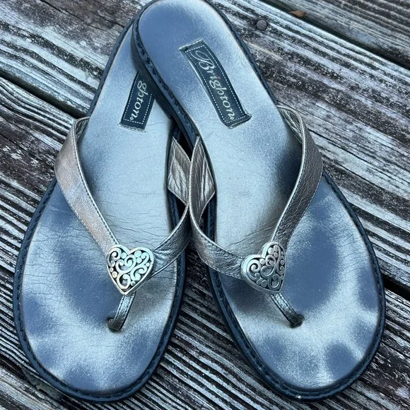 Brighton Alice thong sandals metallic leather wit heart size 7 flip flop shoes